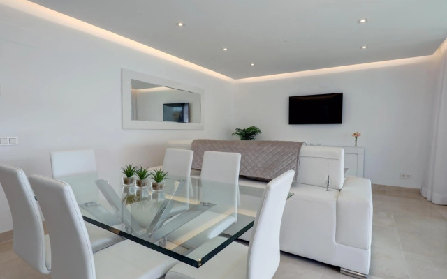 New Modern 3 Bed Apartment Puerto Banus