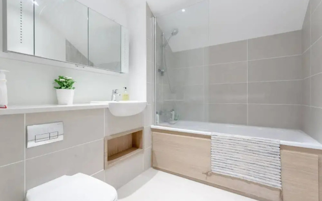 Charming 2 Bedroom Penthouse Apartment in Bethnal Green