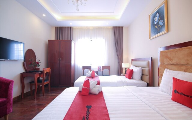 RedDoorz Premium @ Nguyen Thai Son Street