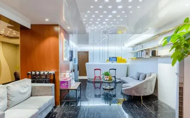 Fall in love with E-sports Hotel