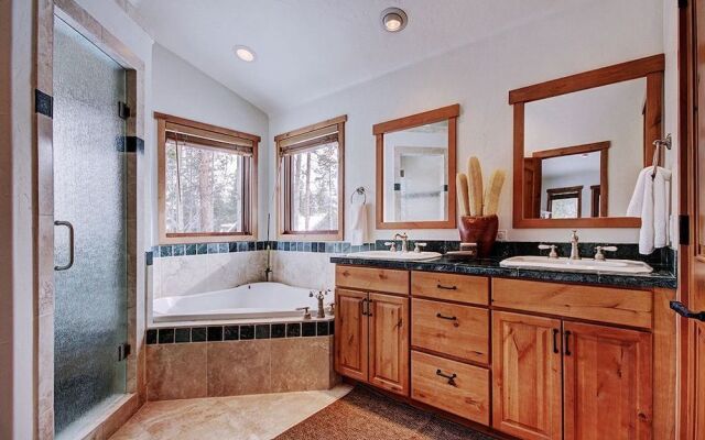 Pine Needle Lodge 5 Bedroom Home by RedAwning