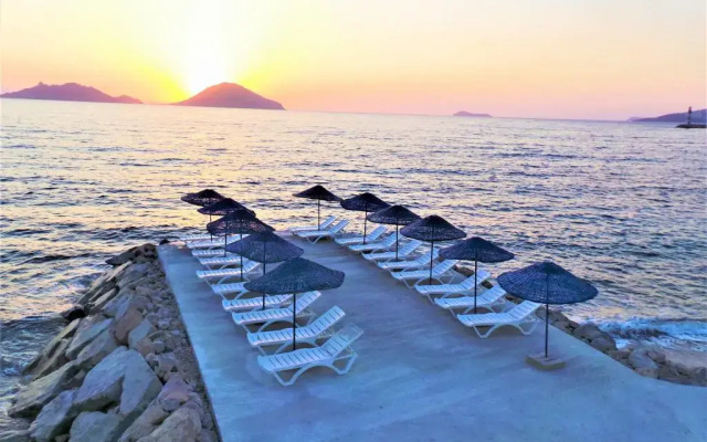 Sunset Mavi Apart