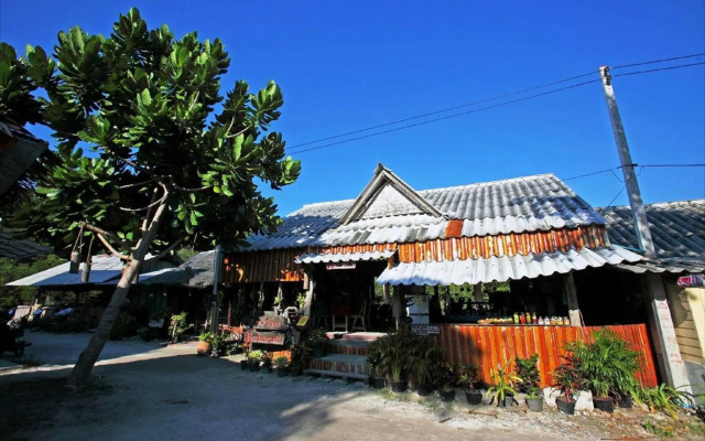 PP Red Tuna Hut