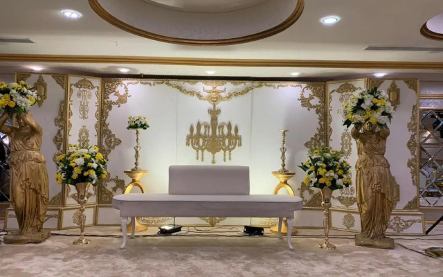 Violet Al Azizia Hotel
