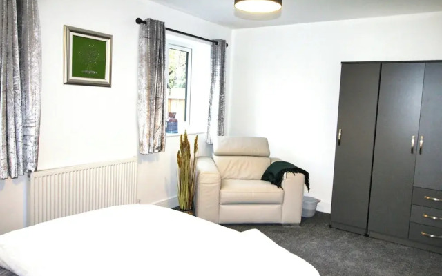 2 Bed Bungalow - Enclosed Garden - Wheel Chair Acc