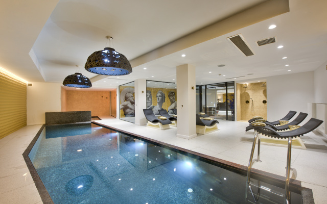 HOLM Boutique &Spa - IK Collection