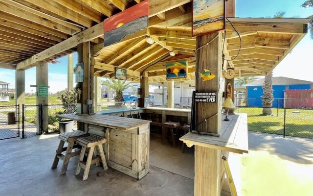 Crazy Cajun 2 Bedroom Home