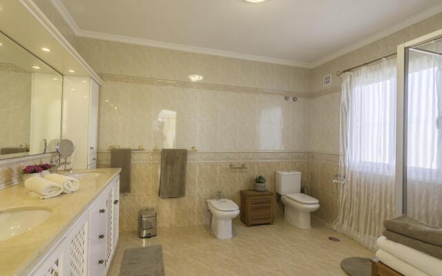 20787 - Spacious Villa With Impressive Views