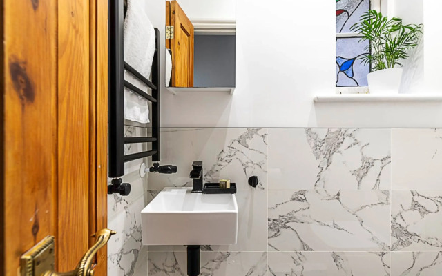 Stylish Hideaway Flat at Milton Park Highgate