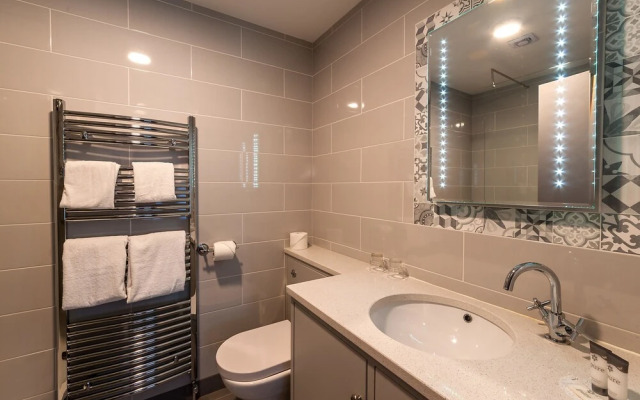 Lake Of Shadows Hotel