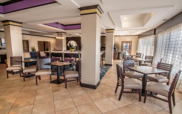 Holiday Inn Express & Suites Farmington by IHG