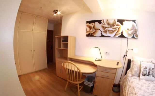 College Street Abode - Guest House