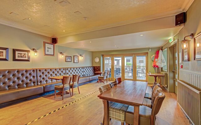 The Kinloch Arms Hotel