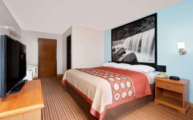 Super 8 by Wyndham Rock Port MO