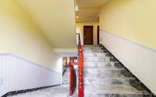 Bai Yu Ting Shan Zhu Hotel