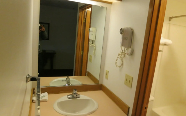 Bay City Inn