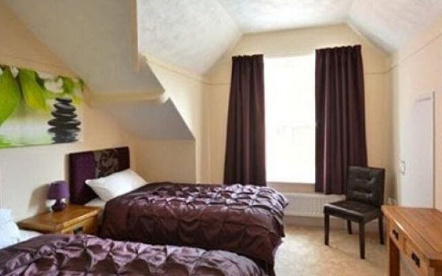 Stones Hotel Bar and Restaurant