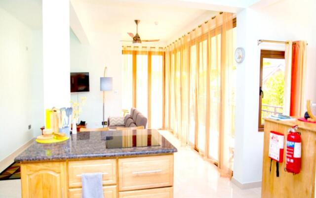 One bedroom appartement at Au cap 100 m away from the beach with enclosed garden and wifi