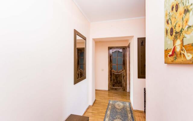 Апартаменты на проспекте Достык 119