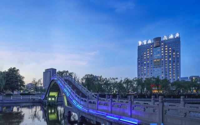 Feicheng Blossom Hotel