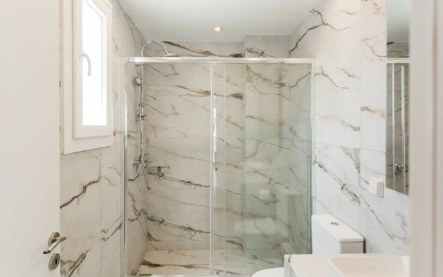 WYZ Athens Apartments by UPSTREET