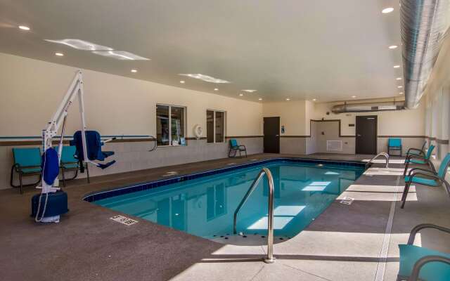 Comfort Suites Brunswick - Clevelend Southwest