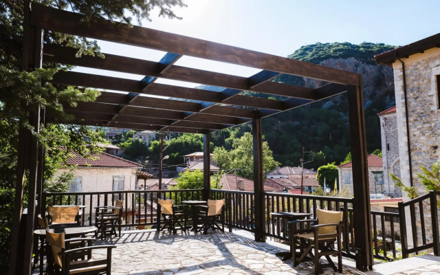 Trikolonion Country Hotel