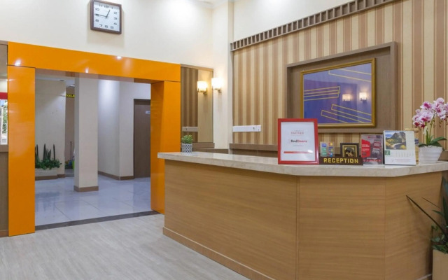 RedDoorz near Istana Plaza 2