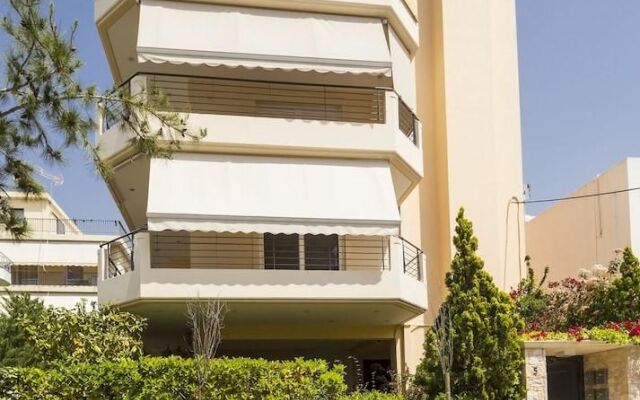 Scorpio Deluxe Apartment with Private Garden