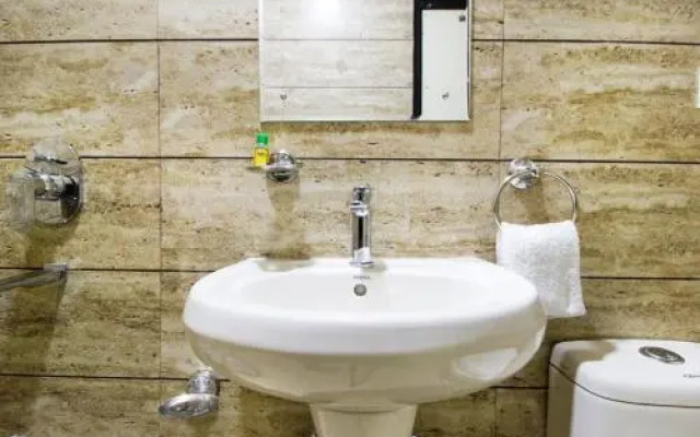 Hotel Pakeeza By OYO Rooms