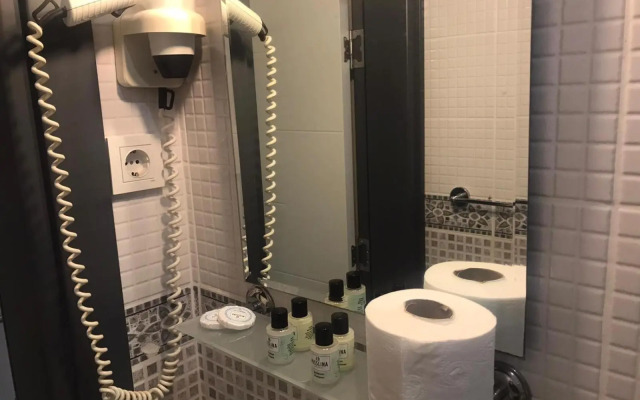 Artemis Hotel