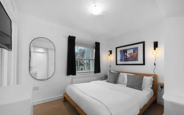 King's Cross Penthouse by MoreThanStays
