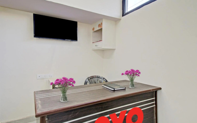 OYO Flagship 70066 Hotel Green Apple