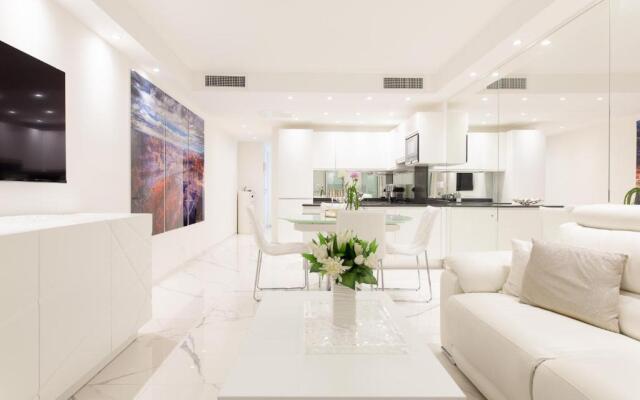 On la Croisette: New 2 Bedrooms with Sea View