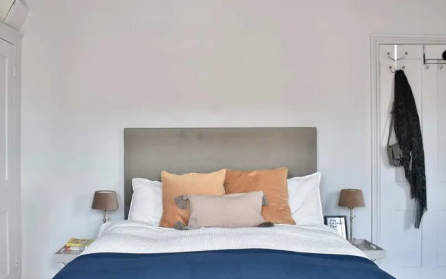 Beautiful 3 Bedroom Hove Townhouse With Garden