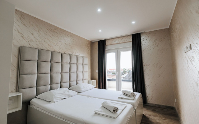 Aurelia Pool Apartments