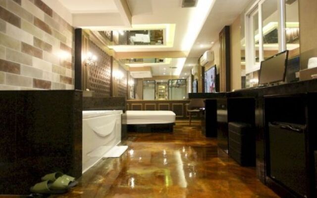 Lazzi Hotel