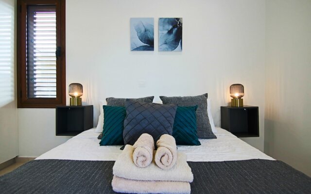 Phaedrus Living Seaside Constantinos 113