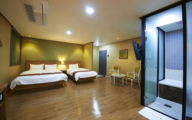 Hotel Noah
