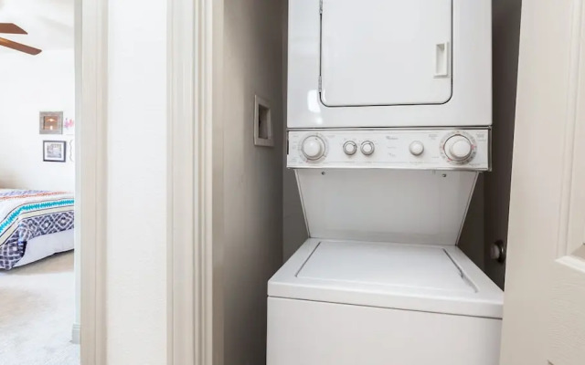 Upstay - Govalle Get-a-way