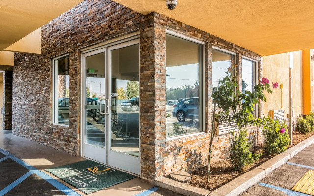 Quality Inn & Suites near Downtown Bakersfield