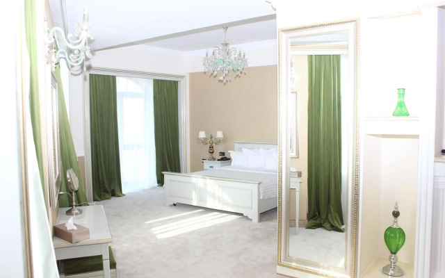 Phoenicia Grand Hotel