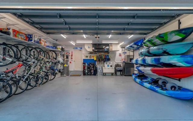 Luxury Long Waterview w Pool-kayaks-clubs-bikes