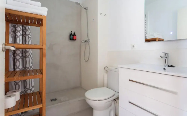 Old Town Apartment With Balcony And Wifi