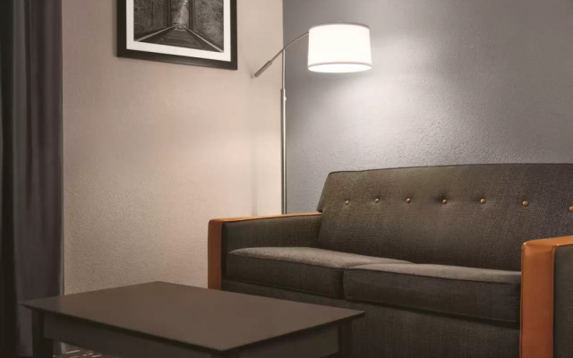 Country Inn & Suites by Radisson Auburn IN
