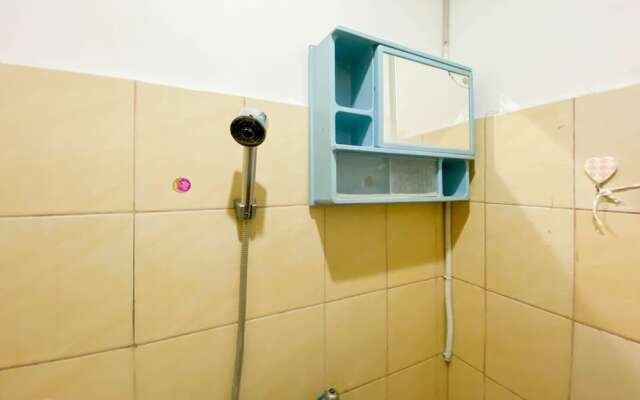 Homey And Comfort 2Br Green Pramuka City Apartment