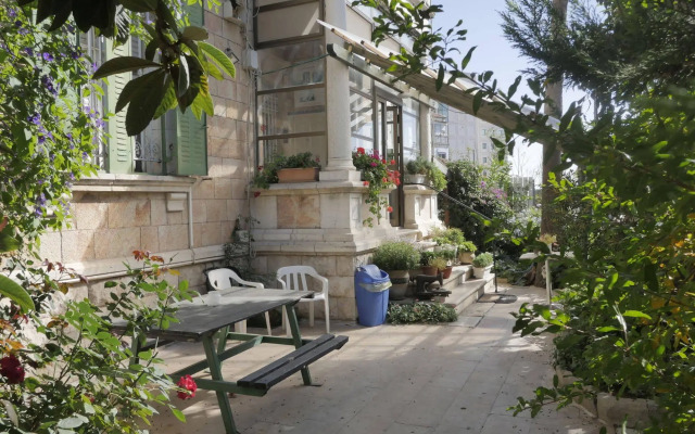 Allenby 2 Bed and Breakfast