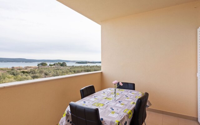 Simplistic Apartment In Nevi Ane Near Sea Beach