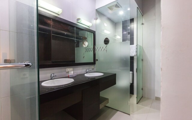 Puri Maju by OYO Rooms