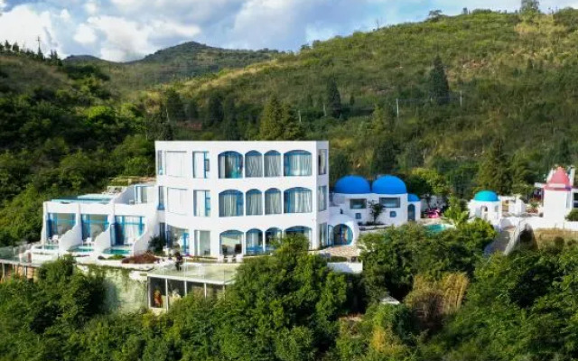 Fuxian Lake 25 Degree Blue Hotel